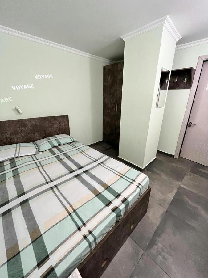 Hostel Voyage Batumi Eksteriør billede